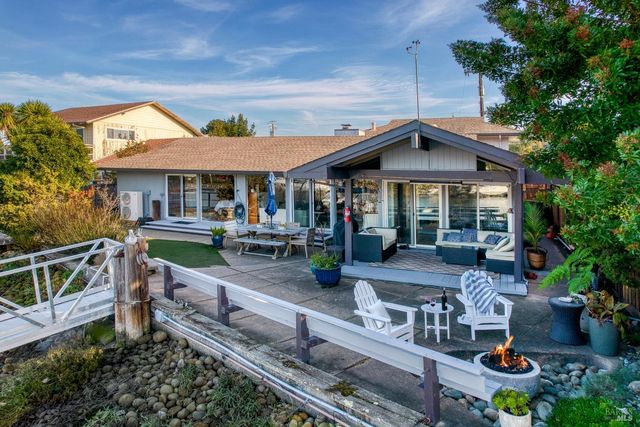 10 Capri Ct, San Rafael, CA 94901