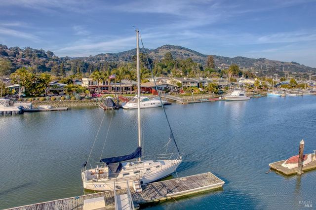 10 Capri Ct, San Rafael, CA 94901