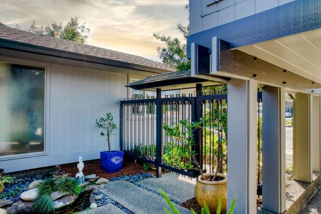 10 Capri Ct, San Rafael, CA 94901