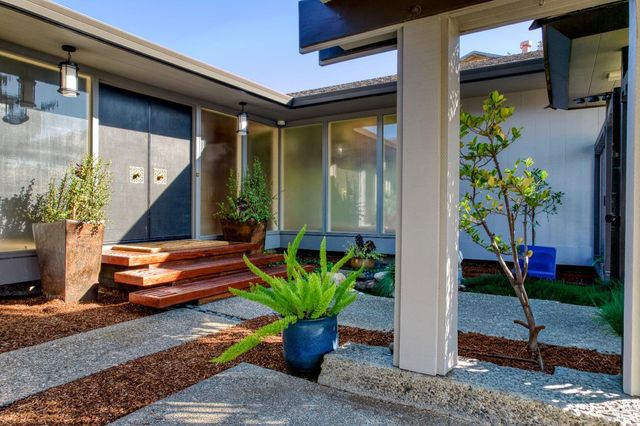 10 Capri Ct, San Rafael, CA 94901