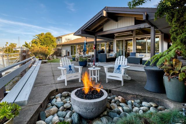 10 Capri Ct, San Rafael, CA 94901