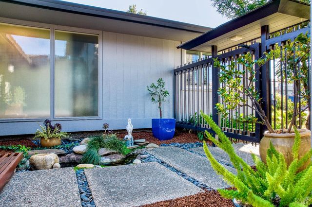 10 Capri Ct, San Rafael, CA 94901