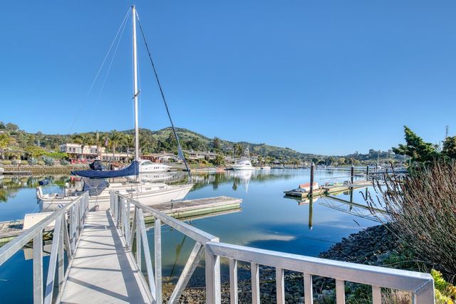 10 Capri Ct, San Rafael, CA 94901