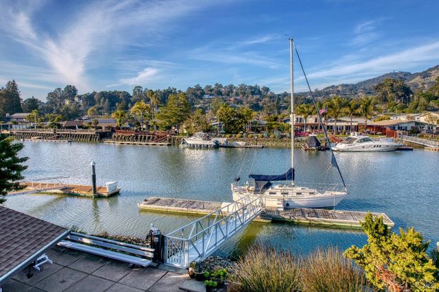 10 Capri Ct, San Rafael, CA 94901