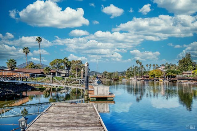 10 Capri Ct, San Rafael, CA 94901