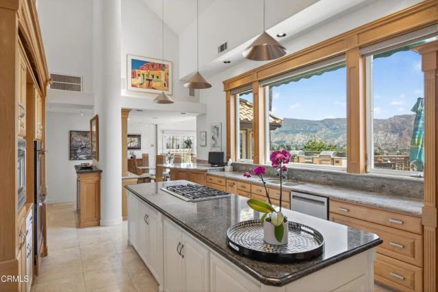 535 Ridgecrest Drive, Santa Paula, CA 93060