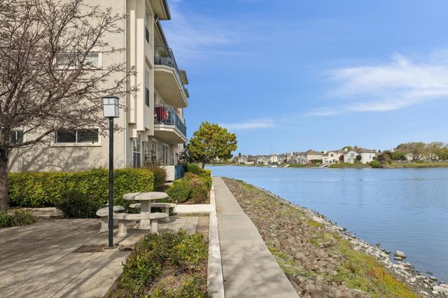 100 Baltic Circle 128, Redwood City, CA 94065