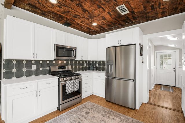 3302 North Avenue, Needville, TX 77461