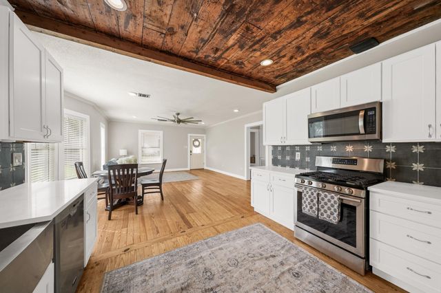 3302 North Avenue, Needville, TX 77461