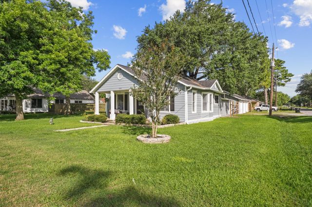 3302 North Avenue, Needville, TX 77461