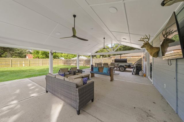 3302 North Avenue, Needville, TX 77461