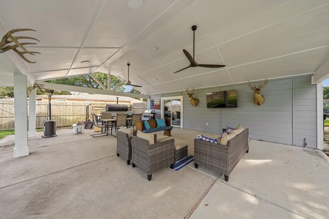 3302 North Avenue, Needville, TX 77461