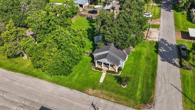 3302 North Avenue, Needville, TX 77461