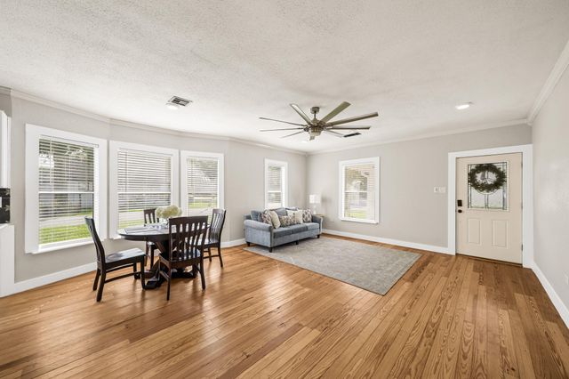 3302 North Avenue, Needville, TX 77461