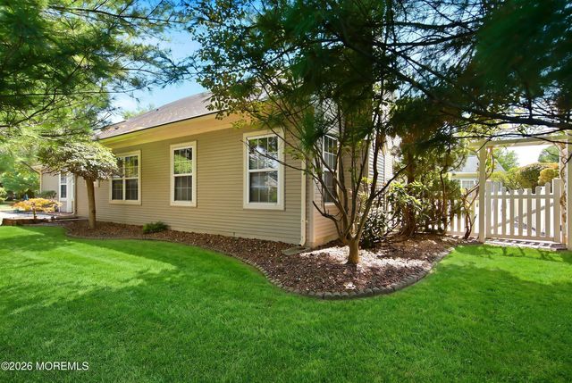 2 Falstaff Drive, Manchester, NJ 08759