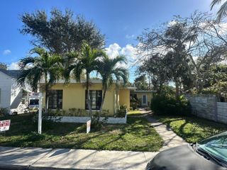 214 S Palmway, Lake Worth Beach, FL 33460