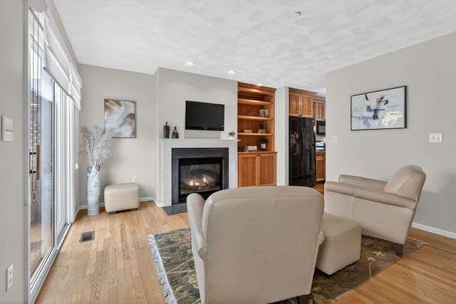 555 Main St 11, Woburn, MA 01801