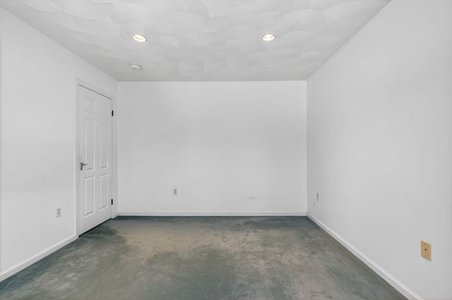 555 Main St 11, Woburn, MA 01801