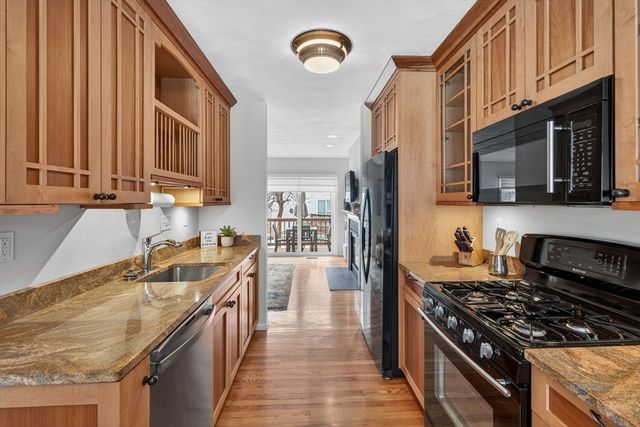 555 Main St 11, Woburn, MA 01801