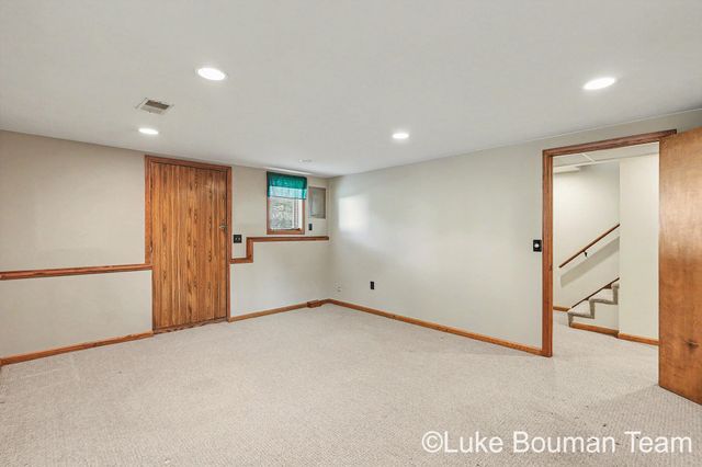 1060 Legion Park Drive, Holland, MI 49423