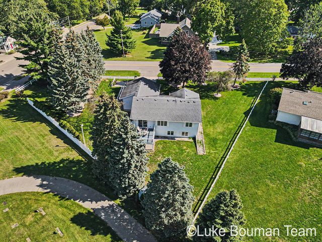 1060 Legion Park Drive, Holland, MI 49423