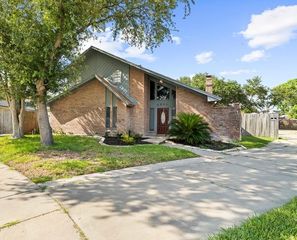 4906 Valley Mill Dr, Corpus Christi, TX 78413