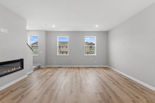 1524 Traverse Lane, West Saint Paul, MN 55118