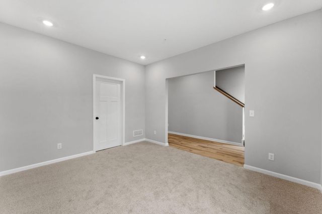 1524 Traverse Lane, West Saint Paul, MN 55118