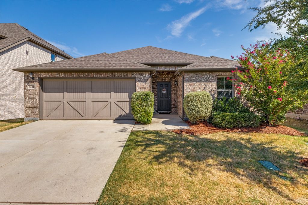 Image 1 of property listing at 6221 Painswick Drive, Celina, TX 76227