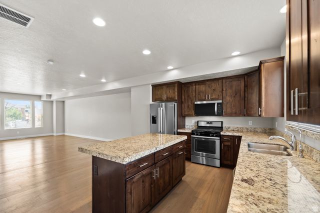 43 E BLUE RIVER DR, Draper, UT 84020
