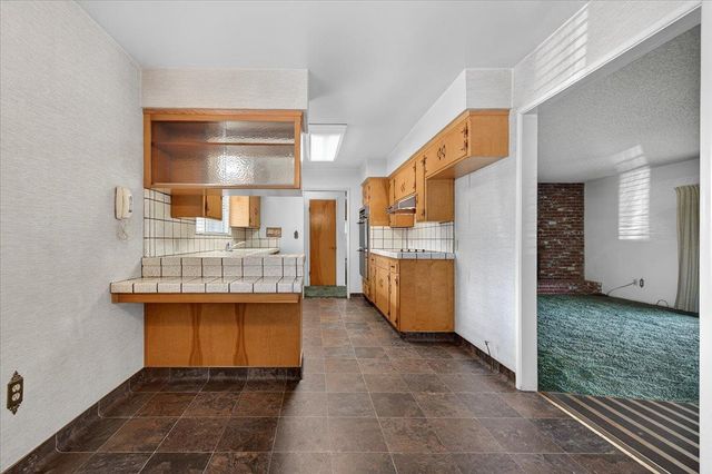 6112 E Montecito Avenue, Fresno, CA 93727