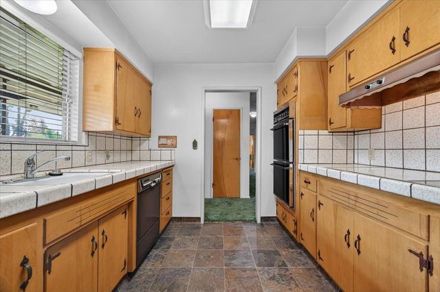 6112 E Montecito Avenue, Fresno, CA 93727