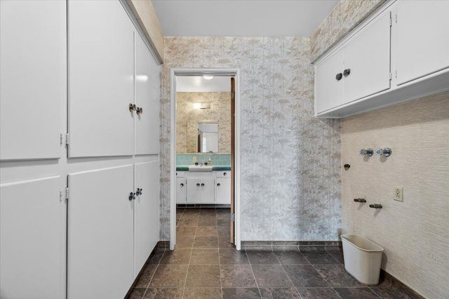 6112 E Montecito Avenue, Fresno, CA 93727