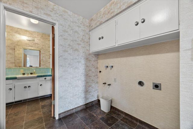 6112 E Montecito Avenue, Fresno, CA 93727