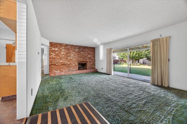 6112 E Montecito Avenue, Fresno, CA 93727