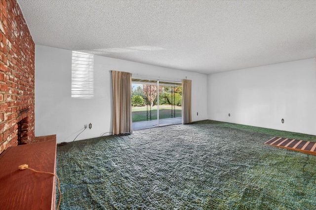 6112 E Montecito Avenue, Fresno, CA 93727