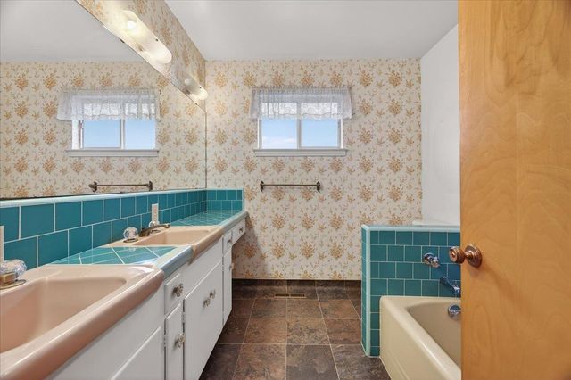 6112 E Montecito Avenue, Fresno, CA 93727