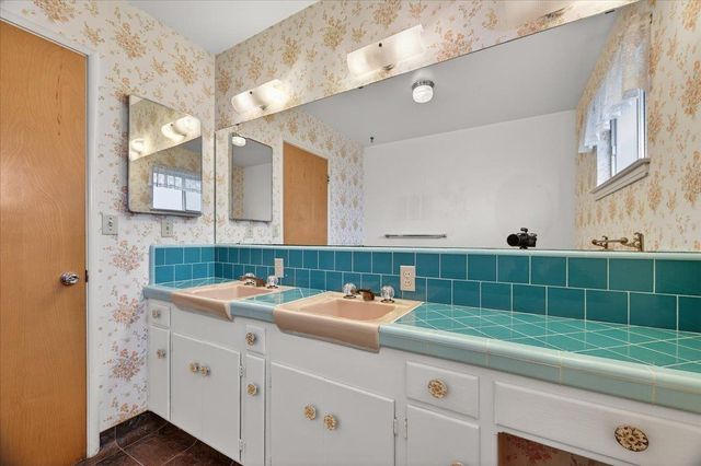 6112 E Montecito Avenue, Fresno, CA 93727