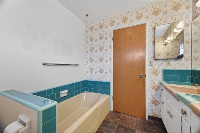 6112 E Montecito Avenue, Fresno, CA 93727