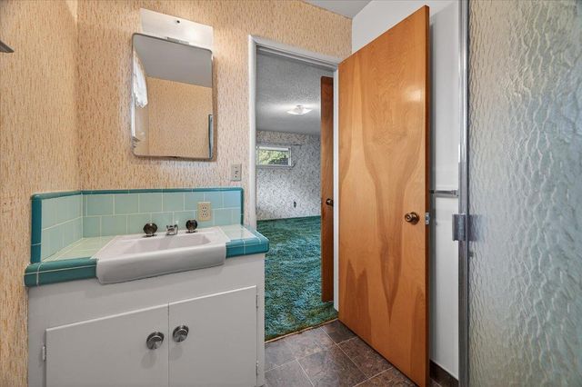 6112 E Montecito Avenue, Fresno, CA 93727