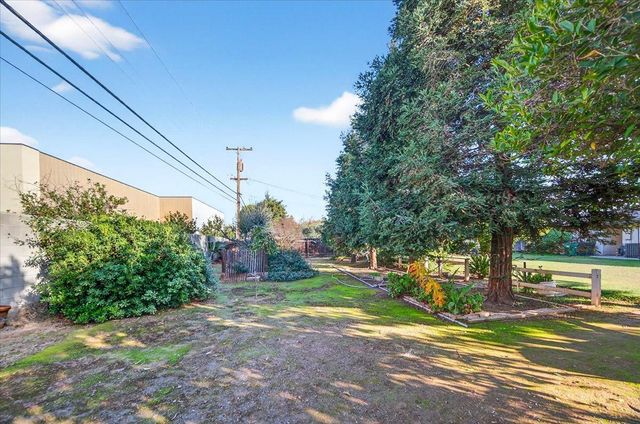 6112 E Montecito Avenue, Fresno, CA 93727