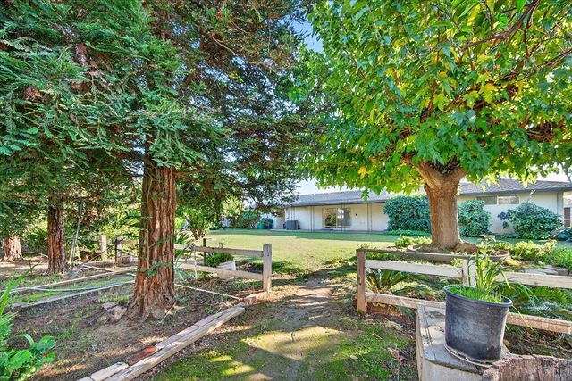 6112 E Montecito Avenue, Fresno, CA 93727