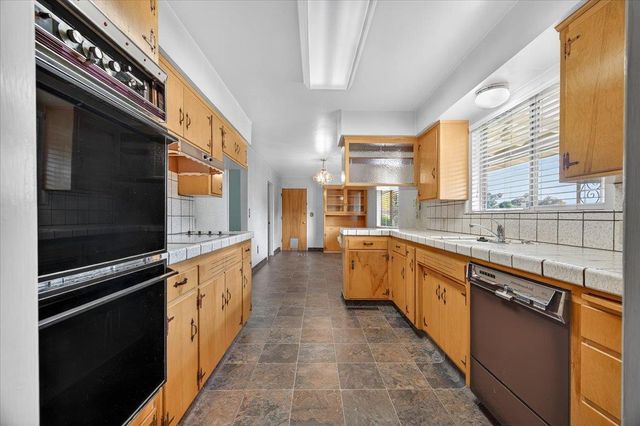 6112 E Montecito Avenue, Fresno, CA 93727