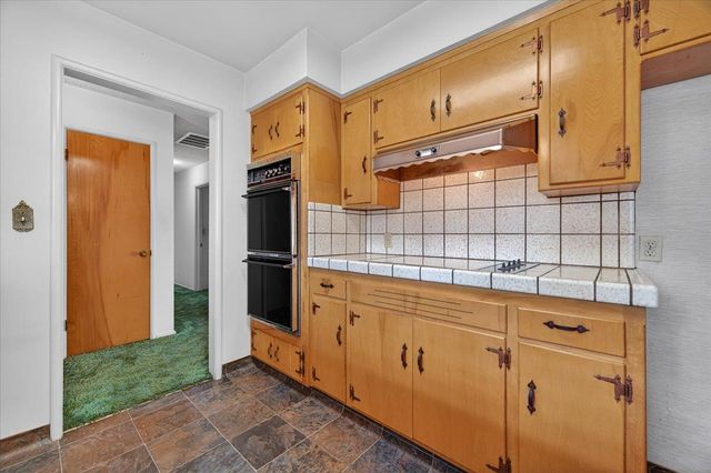 6112 E Montecito Avenue, Fresno, CA 93727