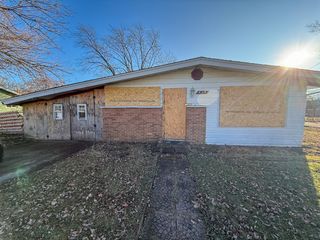 413 W Winthrop Avenue, Addison, IL 60101