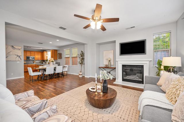 915 Campfire Cir, Rocklin, CA 95765