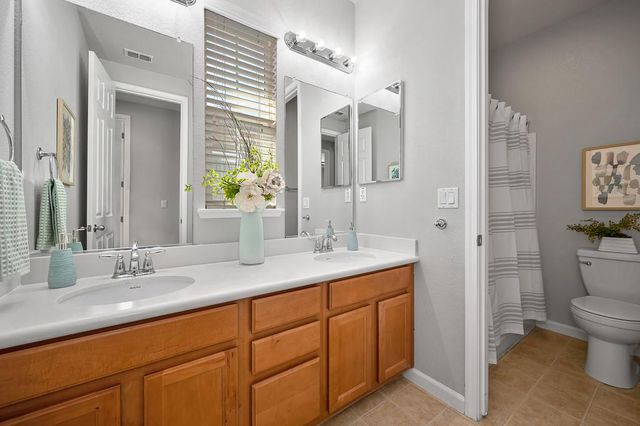 915 Campfire Cir, Rocklin, CA 95765