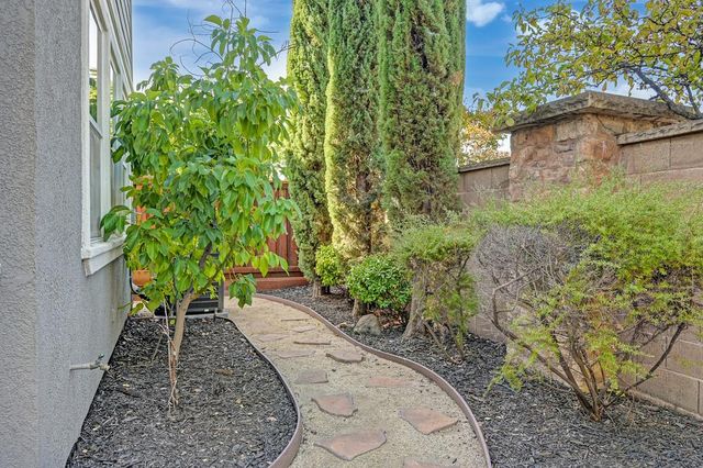 915 Campfire Cir, Rocklin, CA 95765