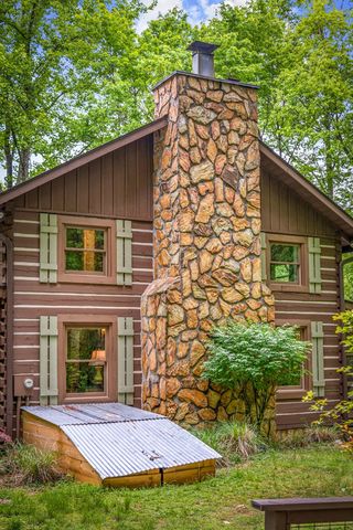 916 Old Cashes Valley Road, Blue Ridge, GA 30513