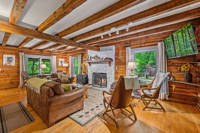 916 Old Cashes Valley Road, Blue Ridge, GA 30513